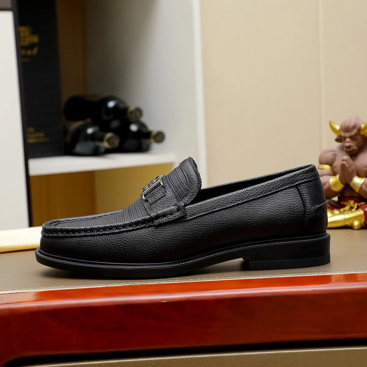 Men's shoes💰460 🕷🕷【FENDI】The latest men's formal leather shoes🇨🇳Classic series not to be missed💯The first layer is made of imported first-layer cowhide☘Original quality, the leather is smooth and delicate🎋The version is awesome, the perfect streamlined outline🍇🐮Leather lining, color, size 38-45...